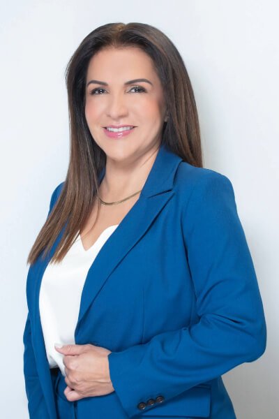 Claudia Yemail Site-10-About Us_Claudia Yemail